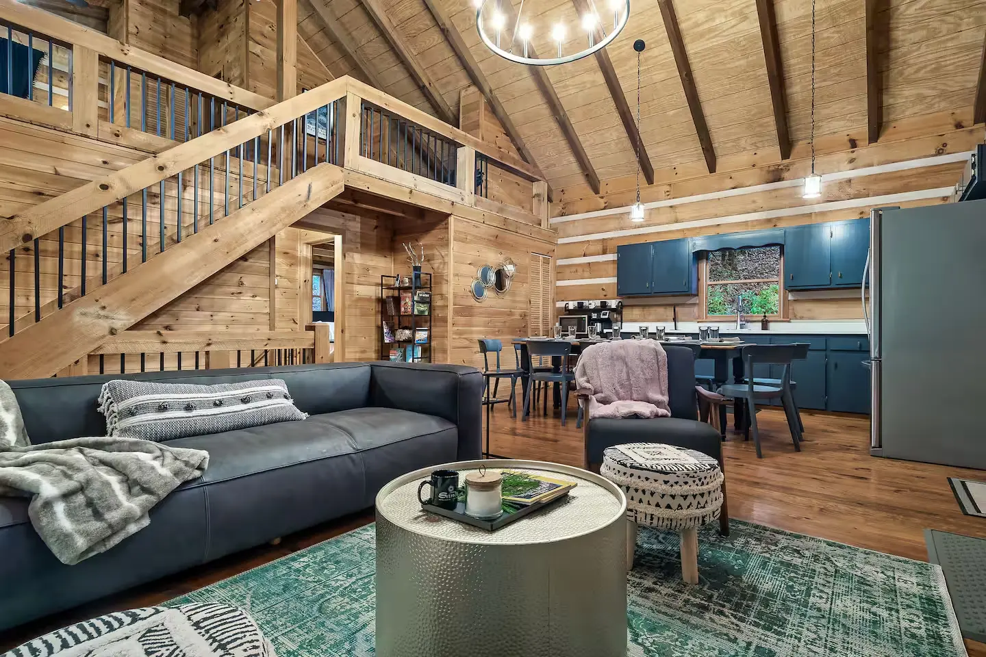 Epic high ceilings & modern decor